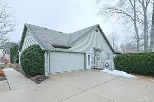 735 Chaucer Ln, Tipp City, OH 45371 - Photo 38