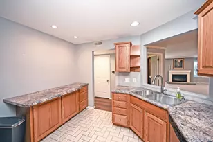 6321 Eagles Lake Dr, Cincinnati, OH 45248 - Photo 18