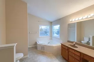 5705 Pepperridge Ct, Hamilton Township, OH 45039 - Photo 6