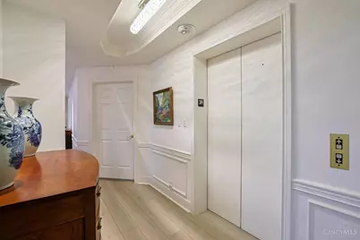 2121 Alpine Place #301, Cincinnati, OH 45206 - Photo 4