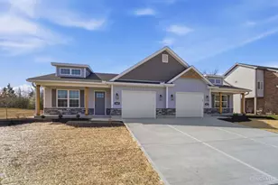 2056 Pine Forest Dr, Miamisburg, OH 45342 - Photo 2