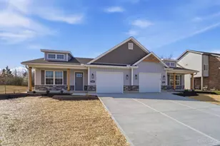 2062 Pine Forest Dr, Miamisburg, OH 45342 - Photo 2