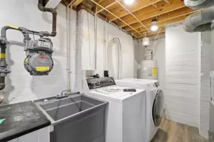 1352 Westminster Dr, Cincinnati, OH 45229 - Photo 36