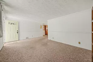 735 Loda Dr, Union Township, OH 45245 - Photo 2