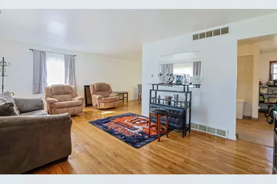 6045 Tahiti Drive, Cincinnati, OH 45224 - Photo 8