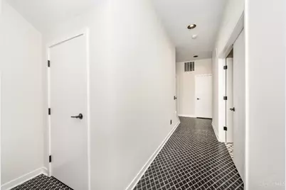 419 E Thirteenth Street, Cincinnati, OH 45202 - Photo 18