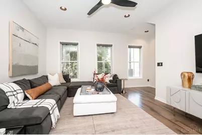 419 E Thirteenth Street, Cincinnati, OH 45202 - Photo 6