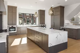 2920 Three Oaks Ln, Cincinnati, OH 45209 - Photo 2