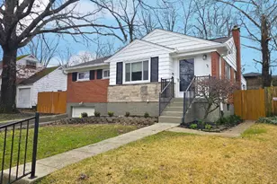 1055 Hempstead Dr, Springfield Township, OH 45231 - Photo 2