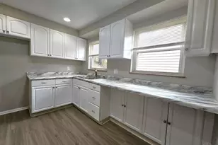 1055 Hempstead Dr, Springfield Township, OH 45231 - Photo 8