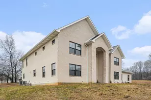 1324 Northwoods Dr, Hillsboro, OH 45133 - Photo 2