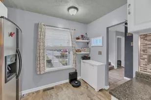 27 Wildwood Dr, Fairfield, OH 45014 - Photo 6