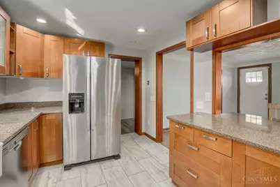 565 Sonny Lane, Union Township, OH 45244 - Photo 4