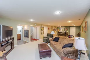 7335 Melinda Dr, Butler Twp, OH 45414 - Photo 32