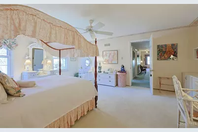 2833 Grandin Hollow Lane, Cincinnati, OH 45208 - Photo 36