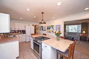 9876 Lorelei Dr, Springfield Township, OH 45231 - Photo 12