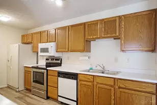 12061 Carrington Ln, Loveland, OH 45140 - Photo 8