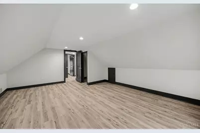 112 Valencia Street, Cincinnati, OH 45219 - Photo 22