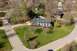 7886 Woodstone Dr, Anderson Township, OH 45244 - Photo 2