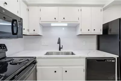 9750 Bunker Hill Lane #60, Montgomery, OH 45242 - Photo 12