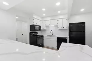 9750 Bunker Hill Ln, Montgomery, OH 45242 - Photo 8