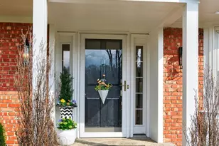 8674 Hollyhock Dr, Springfield Township, OH 45231 - Photo 6