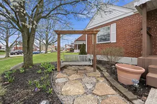 1216 Alwil Dr, Cincinnati, OH 45215 - Photo 2