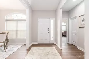 9302 W Meadow Dr, West Chester, OH 45069 - Photo 2