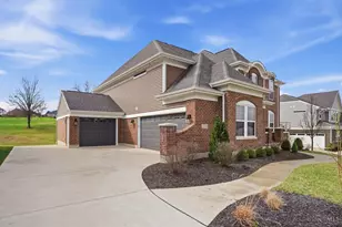 2759 Buckridge Dr, Cincinnati, OH 45233 - Photo 2