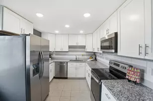 588 Berdale Ln, Union Township, OH 45244 - Photo 10