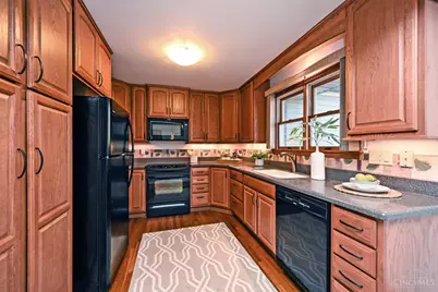 9485 Wynnecrest Drive, Blue Ash, OH 45242 - Photo 8