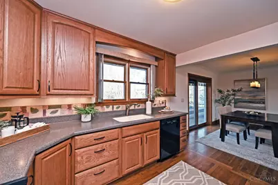 9485 Wynnecrest Drive, Blue Ash, OH 45242 - Photo 10