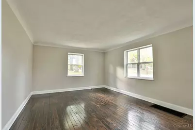 6402 Mayflower Avenue, Golf Manor, OH 45237 - Photo 8