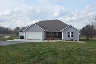 895 Hale Rd, Wilmington, OH 45177 - Photo 1