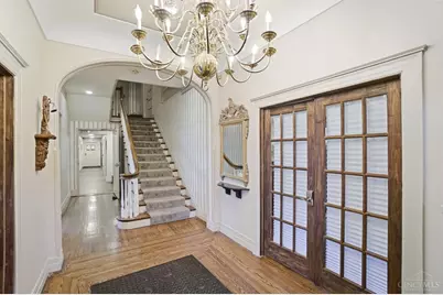 2406 Auburn Avenue, Cincinnati, OH 45219 - Photo 2