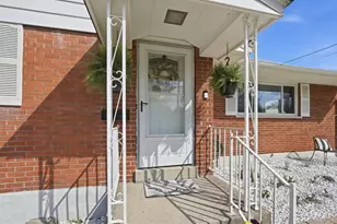 3916 Ridgecombe Dr, Green Township, OH 45248 - Photo 6