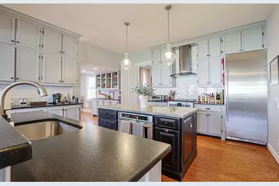 1075 Willow Avenue, Glendale, OH 45246 - Photo 14