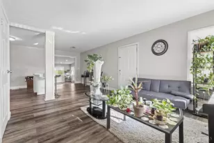 8881 Ebro Ct, Springfield Township, OH 45231 - Photo 10