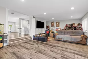 8881 Ebro Ct, Springfield Township, OH 45231 - Photo 16