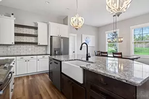 7425 Stoneham Cir, Clearcreek Twp., OH 45066 - Photo 12