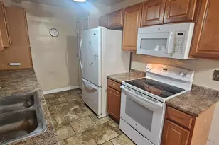 860 Sarbrook Dr, Springfield Township, OH 45231 - Photo 16