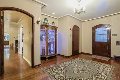 206 Hilltop Lane, Wyoming, OH 45215 - Photo 6