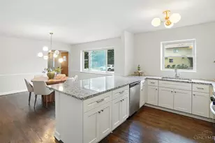 1224 Westminster Dr, Cincinnati, OH 45229 - Photo 8