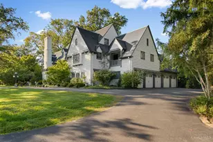 10451 Grand Oaks Ln, Montgomery, OH 45242 - Photo 2