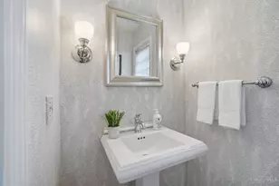 2880 Alpine Terrace, Cincinnati, OH 45208 - Photo 4