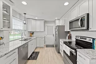 5592 Sprucewood Dr, Green Township, OH 45239 - Photo 10