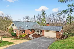 350 Pleasant Hill Dr, Wyoming, OH 45215 - Photo 2