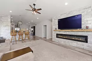 174 Black Hawk Dr, Franklin Township, OH 45171 - Photo 4