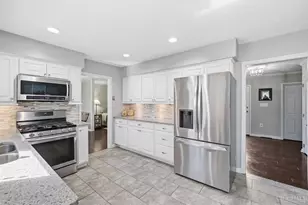 9678 Iris Dr, West Chester, OH 45241 - Photo 8