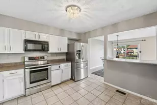 9321 Hunters Creek Dr, Blue Ash, OH 45242 - Photo 18